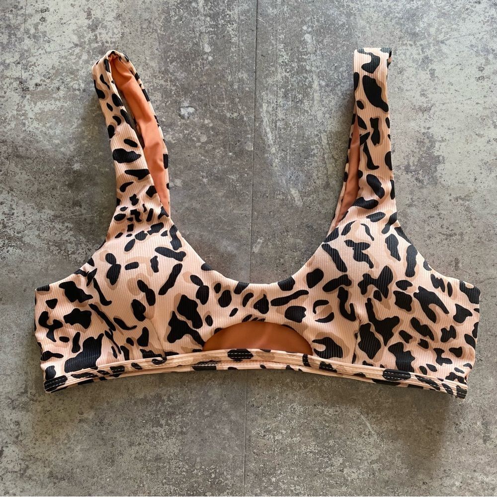 SHEIN Bikini Top Blush Leopard Peach Medium Peekaboo Beach Vacation - Picture 3 of 9